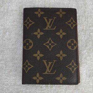 LOUIS VUITTON PASSPORT CASE